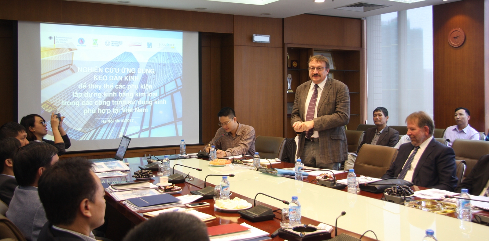 Seminar: Research on applying glass glue in buildings, high-rises and architecture with climate-specific characteristics in Vietnam